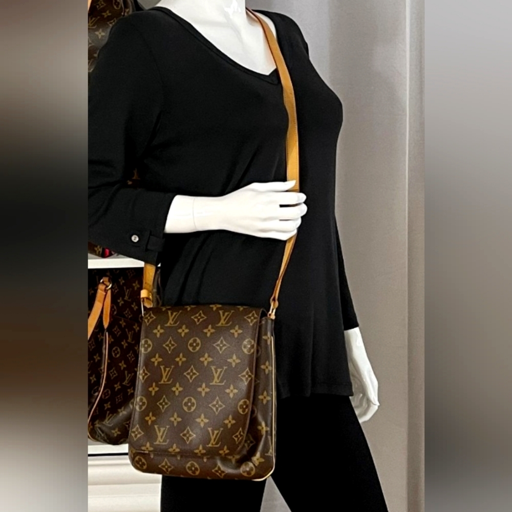 "SOLD"AUTHENTIC Louis Vuitton MUSETTE SALSA PM crossbody SD0043